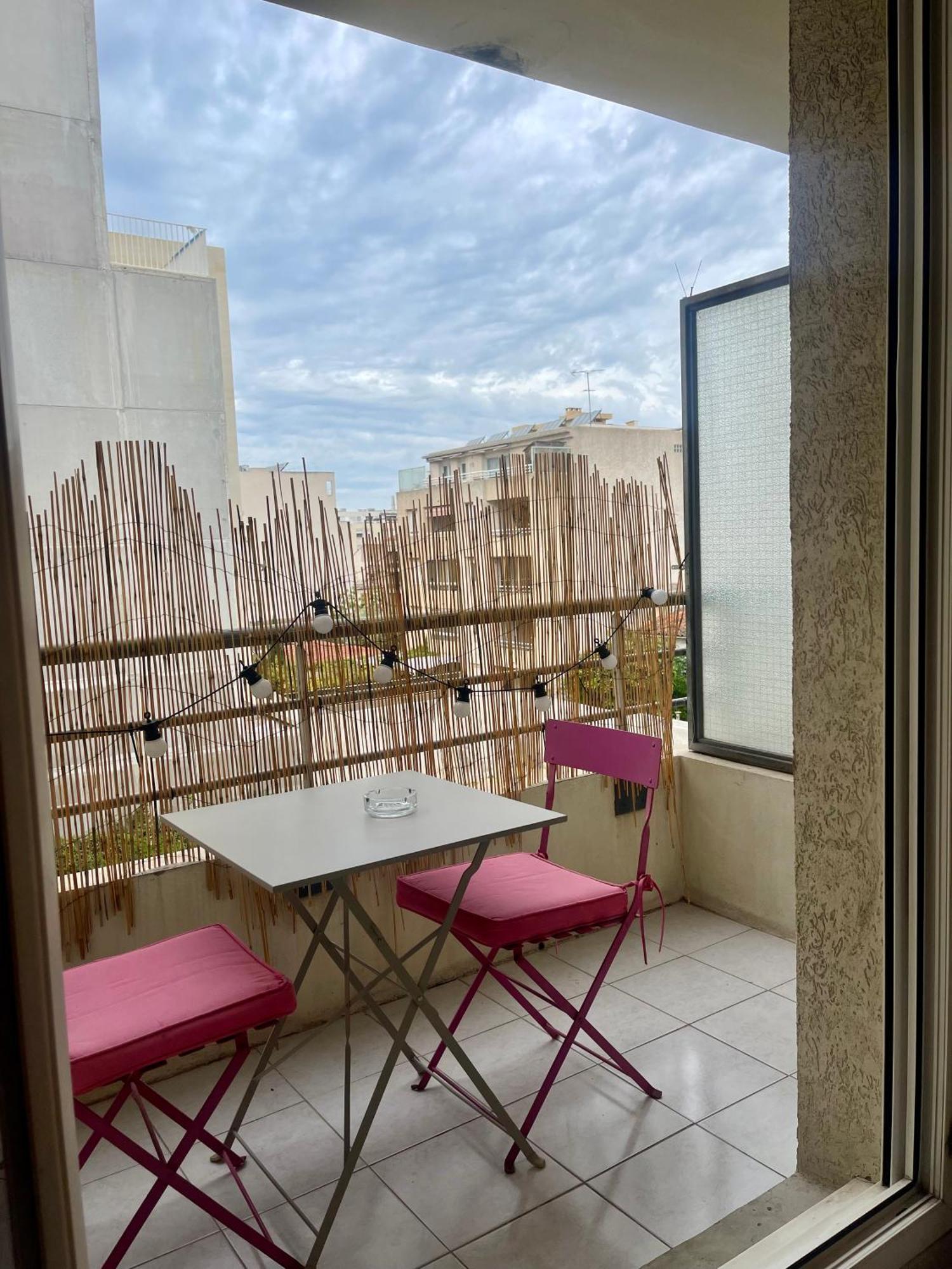 Studio Avec Place De Parking A La Timone Marseille Exterior photo